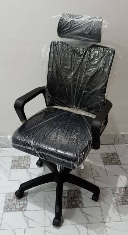 New Head Comfortable Black Revolving Chair 7