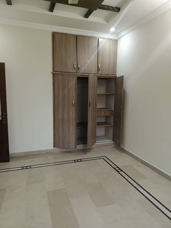 30*60 double unit used house For sale in G-13 27