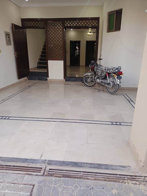 30*60 double unit used house For sale in G-13 29