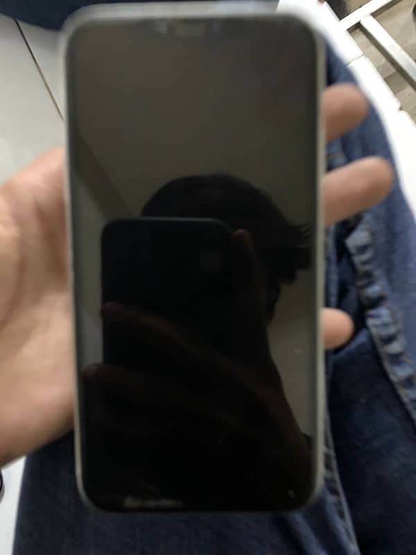 Iphone 11 64 GB Factory Unlocked Non PTA 3