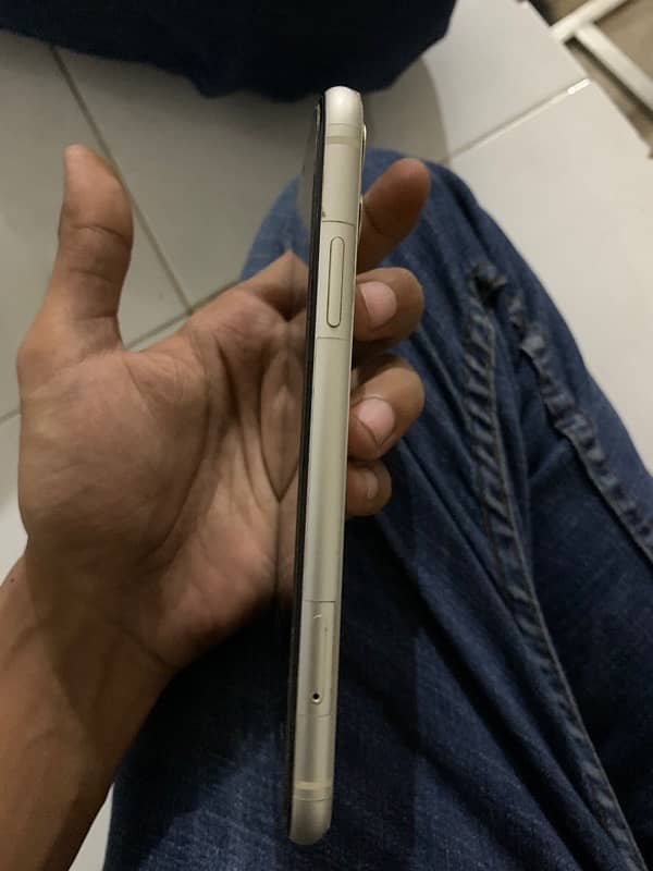 Iphone 11 64 GB Factory Unlocked Non PTA 4