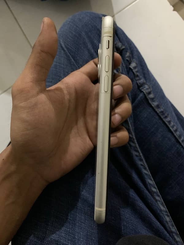 Iphone 11 64 GB Factory Unlocked Non PTA 5