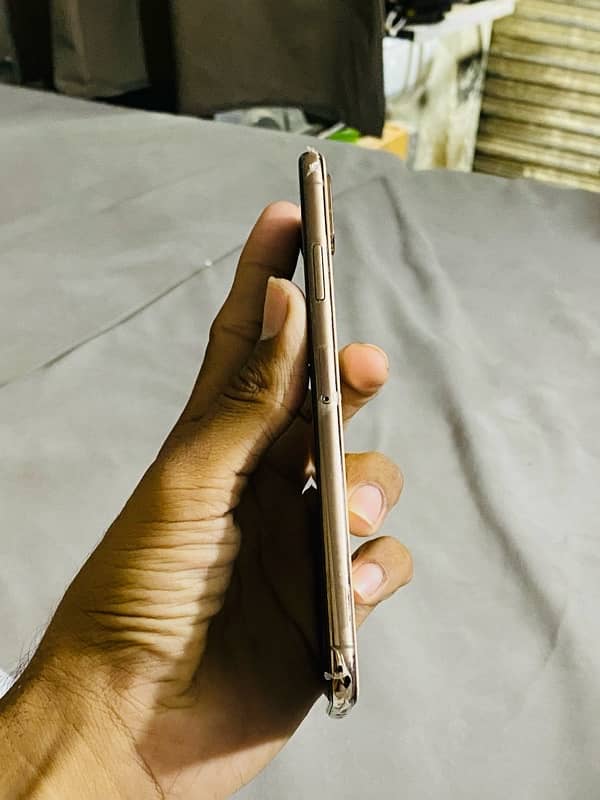 iPhone XS MAX 4