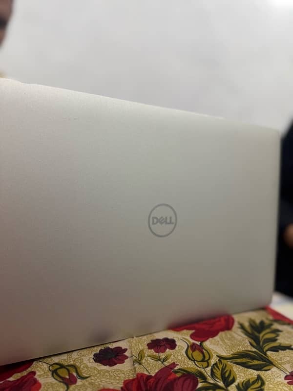 Dell precision 5540 core i7 9th generation in 10/10 condition. 4