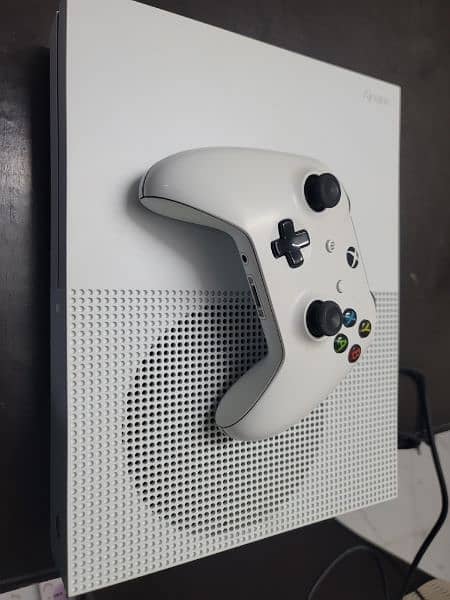 X Box 1 S for sale 3