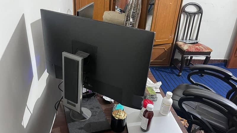 dell 24” Borderless lcd 2