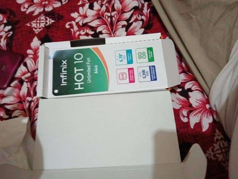 lnfinix hot 10  64 gp full box Sath 10by 11. home used 1