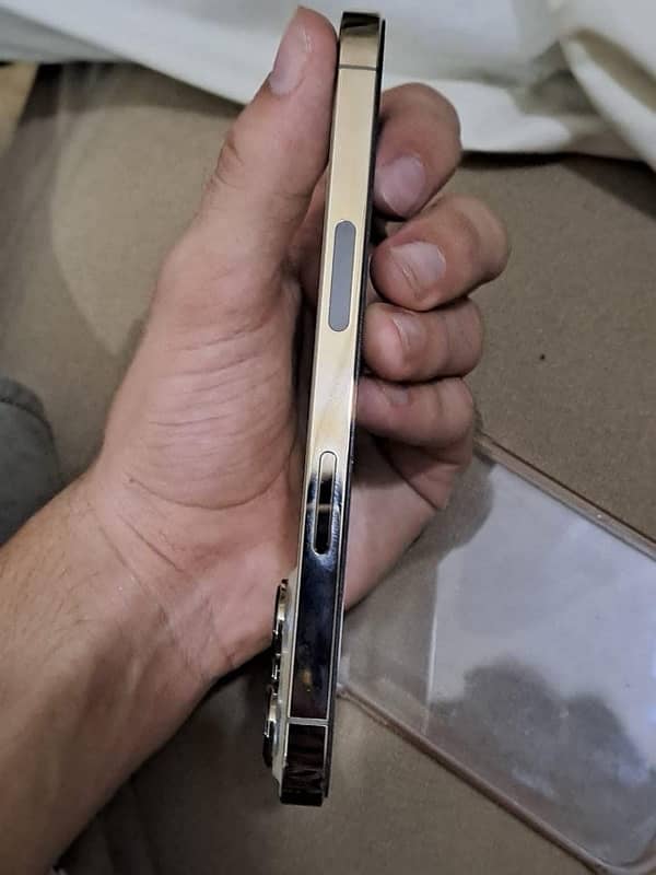 iPhone 13 pro factory unlocked 4