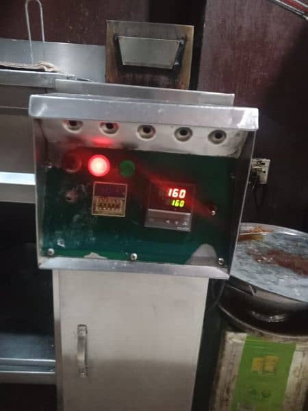 16 litre fryer available hai 22k 03345923420 1