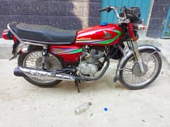 Honda 125 in lush condition