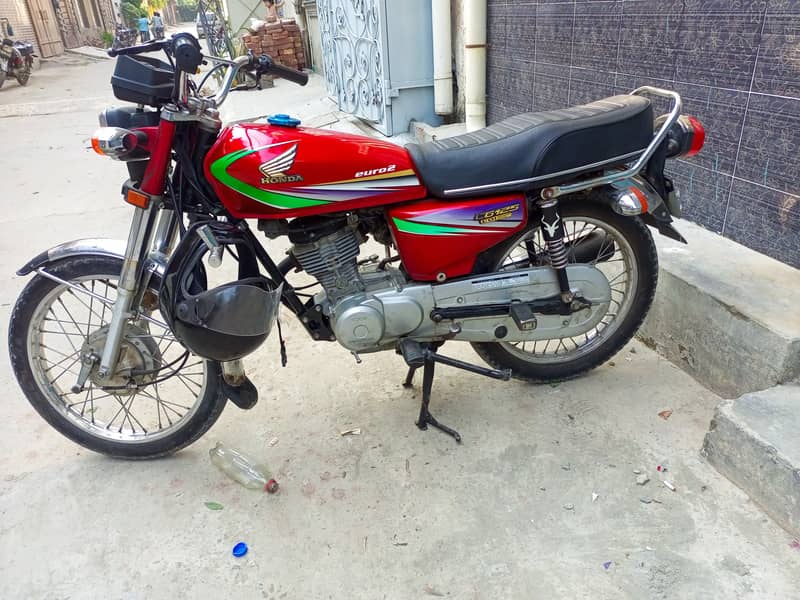 Honda 125 in lush condition 1