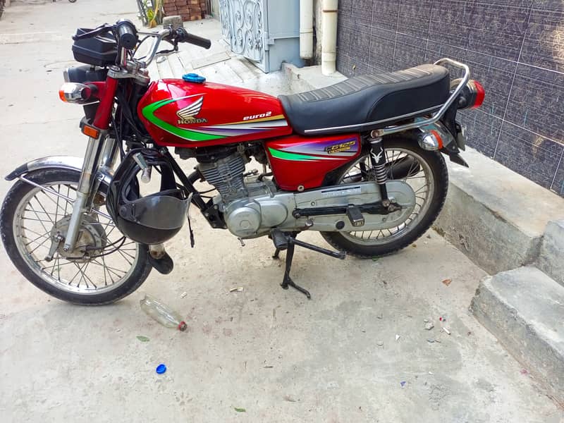 Honda 125 in lush condition 2