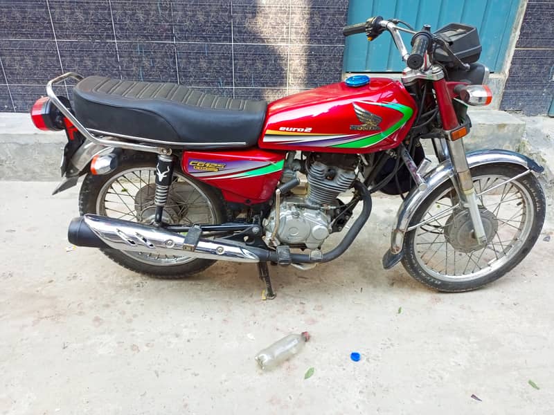 Honda 125 in lush condition 3