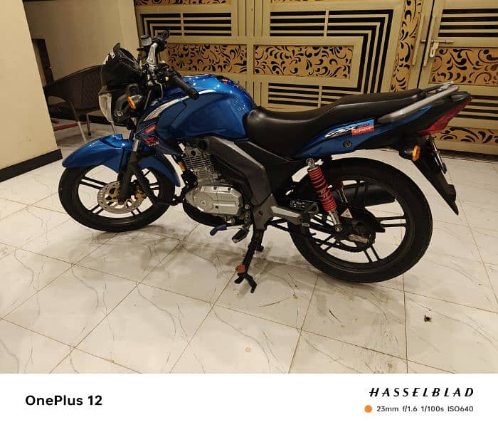 Suzuki GSX-125 Sporty Blue Color 12