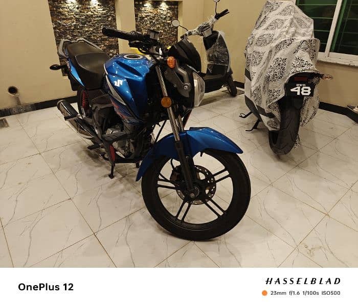 Suzuki GSX-125 Sporty Blue Color 13