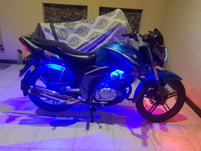 Suzuki GSX-125 Sporty Blue Color 15