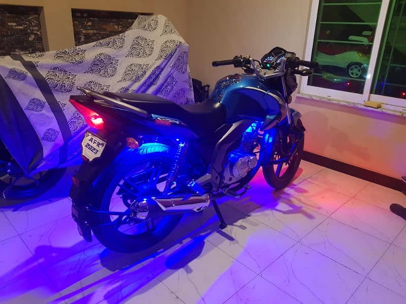 Suzuki GSX-125 Sporty Blue Color 16