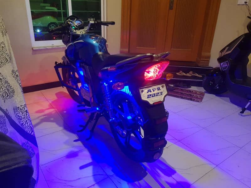 Suzuki GSX-125 Sporty Blue Color 17