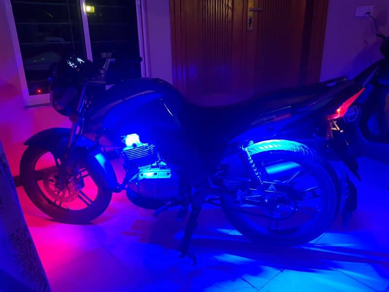 Suzuki GSX-125 Sporty Blue Color 18