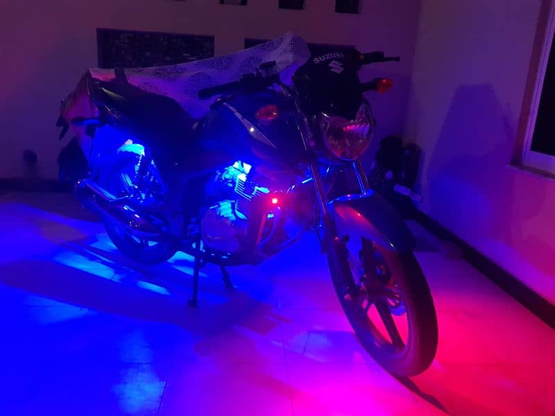 Suzuki GSX-125 Sporty Blue Color 19