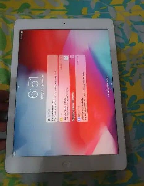 iPad Air 1 (16GB) 10/10 Condition 2