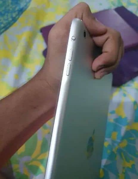 iPad Air 1 (16GB) 10/10 Condition 3