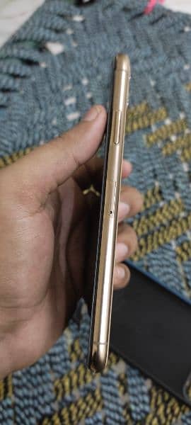 iphone 11 pro max Gold color 256gb 3