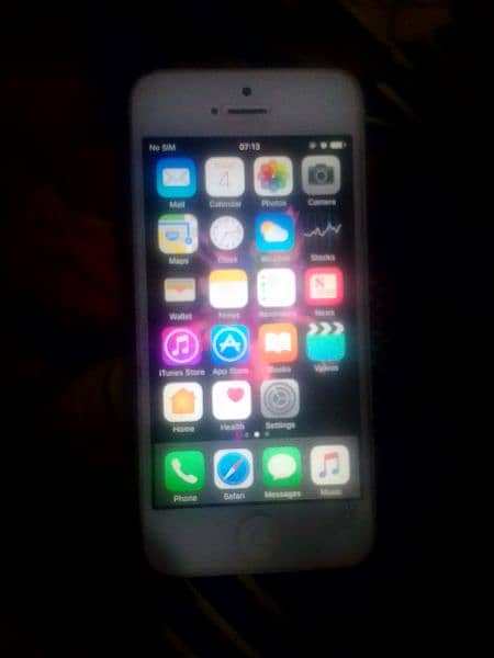 I phone 5 all ok non pta hai jiss bhai na lana wo contact kary 3