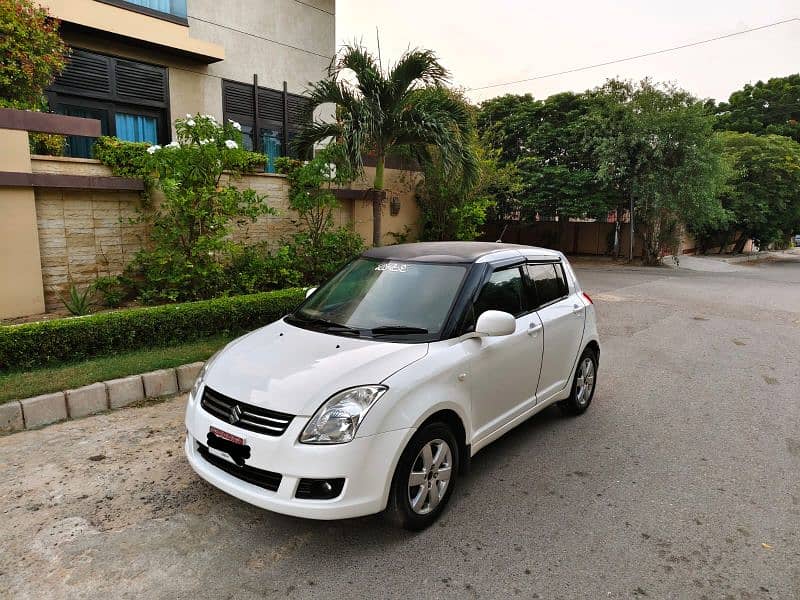 SUZUKI SWIFT DLX NAVIAGATION AUTO 1.3cc MODEL 2018 ORIGINAL WHITE COLR 0