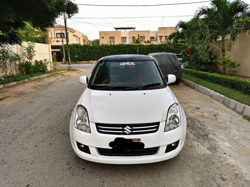 SUZUKI SWIFT DLX NAVIAGATION AUTO 1.3cc MODEL 2018 ORIGINAL WHITE COLR 1