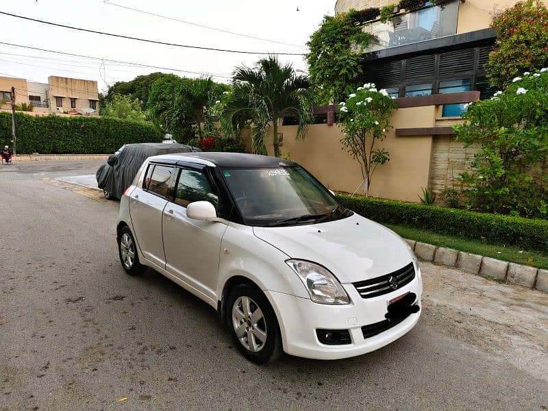 SUZUKI SWIFT DLX NAVIAGATION AUTO 1.3cc MODEL 2018 ORIGINAL WHITE COLR 2