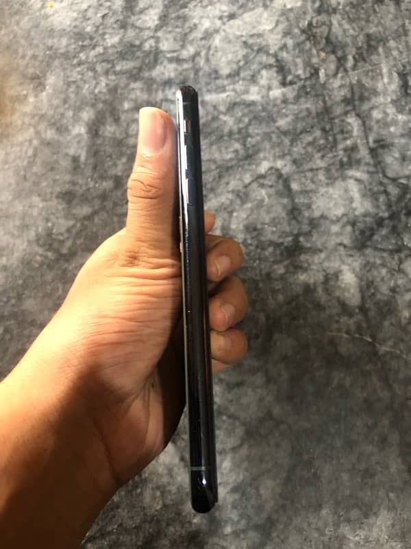 iPhone 11 Pro Max 9.5/10 condition 3