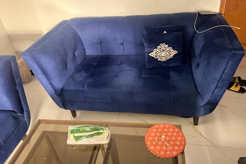 new design sofa in royale blue velvet urgent sale! 1