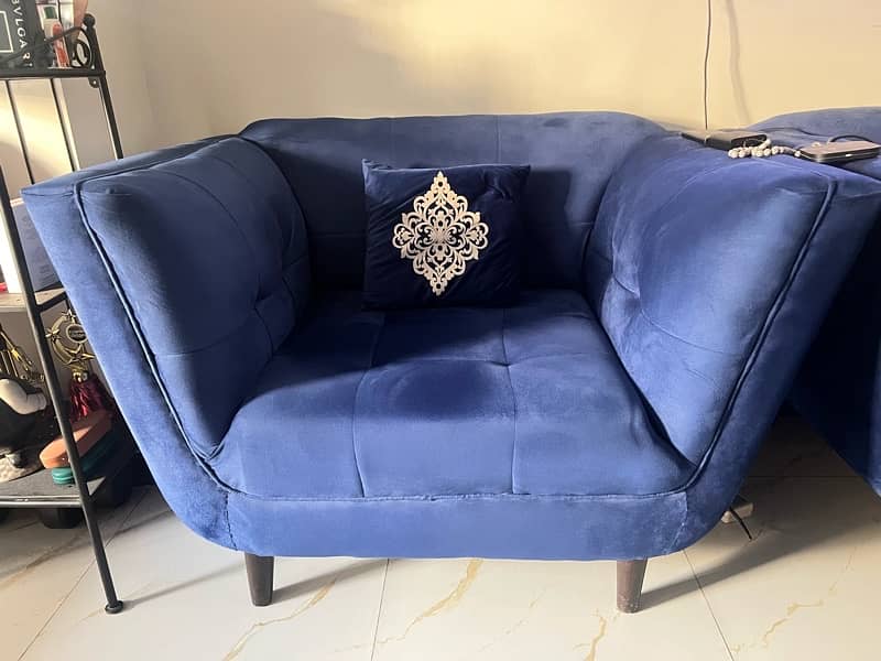 new design sofa in royale blue velvet urgent sale! 2