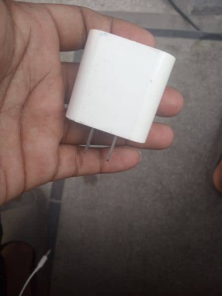 iPhone 100% original charger 1