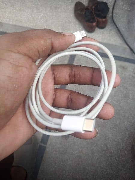 iPhone 100% original charger 3