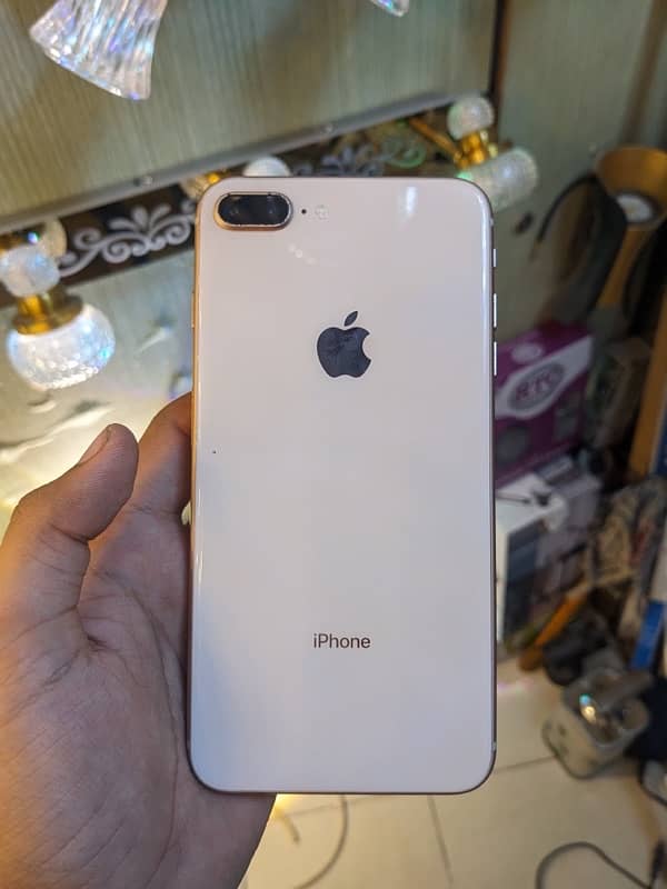 iPhone 8 Plus 1