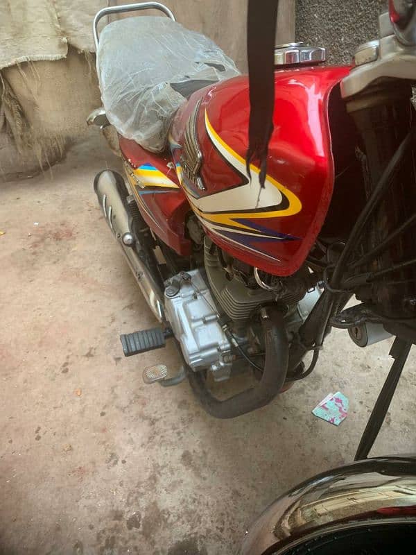 Honda 125 Larkana Number seled engine 2