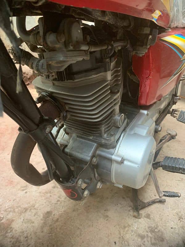 Honda 125 Larkana Number seled engine 8