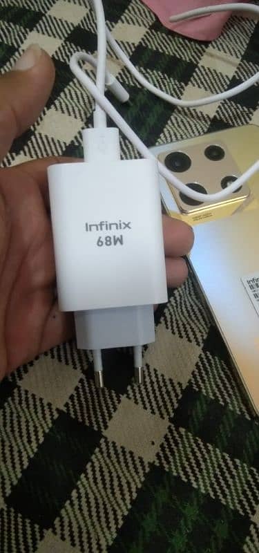 infinix not 30 pro 8+8/256GB , 68w main charger, 20w virles 5