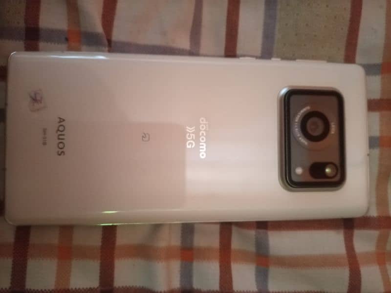 Aquos R6 12/128 2