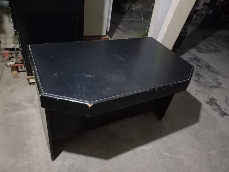 office Table for sale. condition Good 3