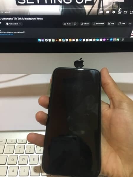 iPhone XR    (jv) 6