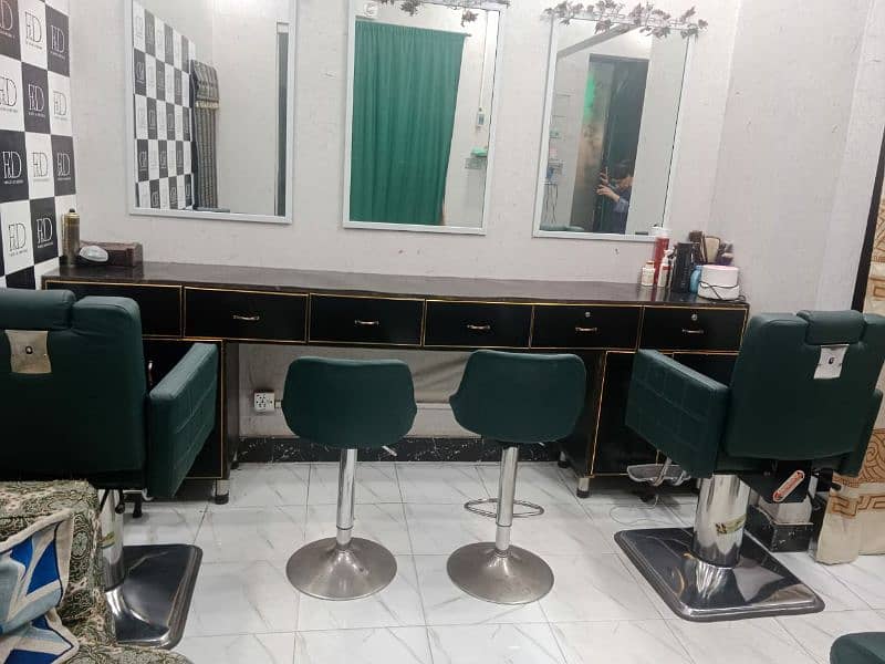 Beauty saloon for sale on urgent basis 4