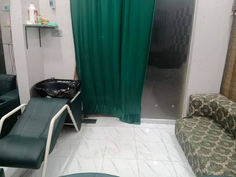 Beauty saloon for sale on urgent basis 5