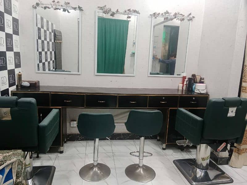 Beauty saloon for sale on urgent basis 9