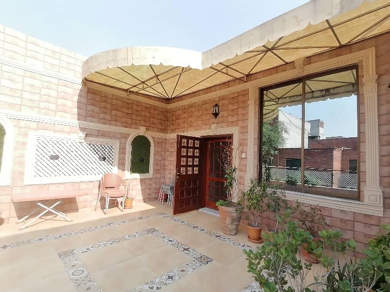 In Allama Iqbal Town - Gulshan Block House For sale Sized 10 Marla 39