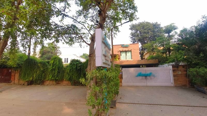 Prime Location 52 Marla Spacious House Is Available In Gulberg 3 Block D1 For Sale 1