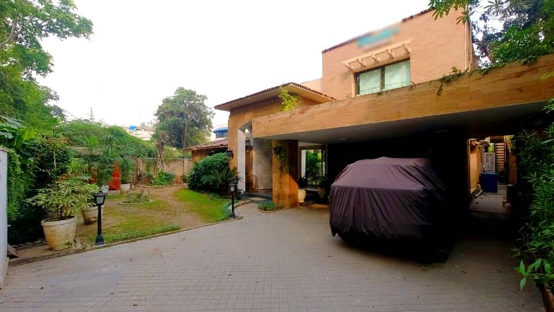 Prime Location 52 Marla Spacious House Is Available In Gulberg 3 Block D1 For Sale 5