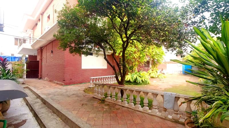 Prime Location 52 Marla Spacious House Is Available In Gulberg 3 Block D1 For Sale 34